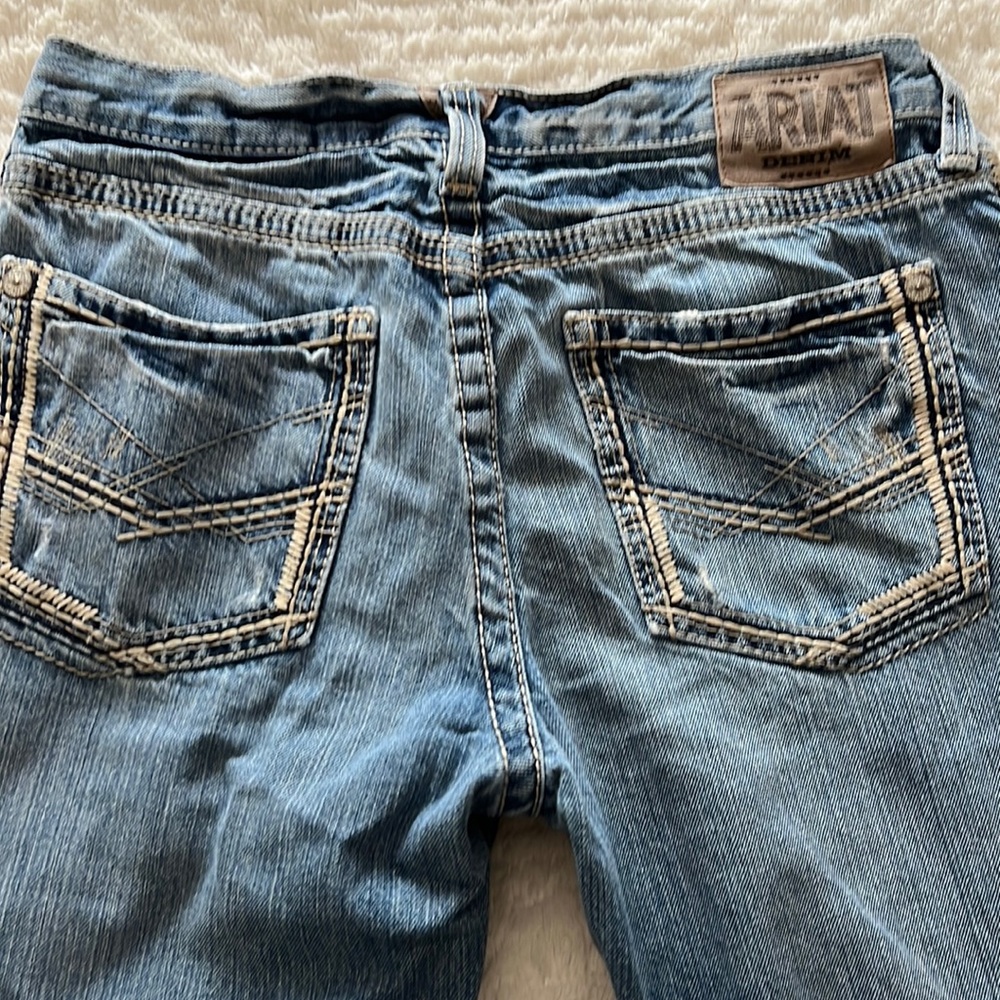 Men’s Ariat jeans straight fit waist 33, length 30